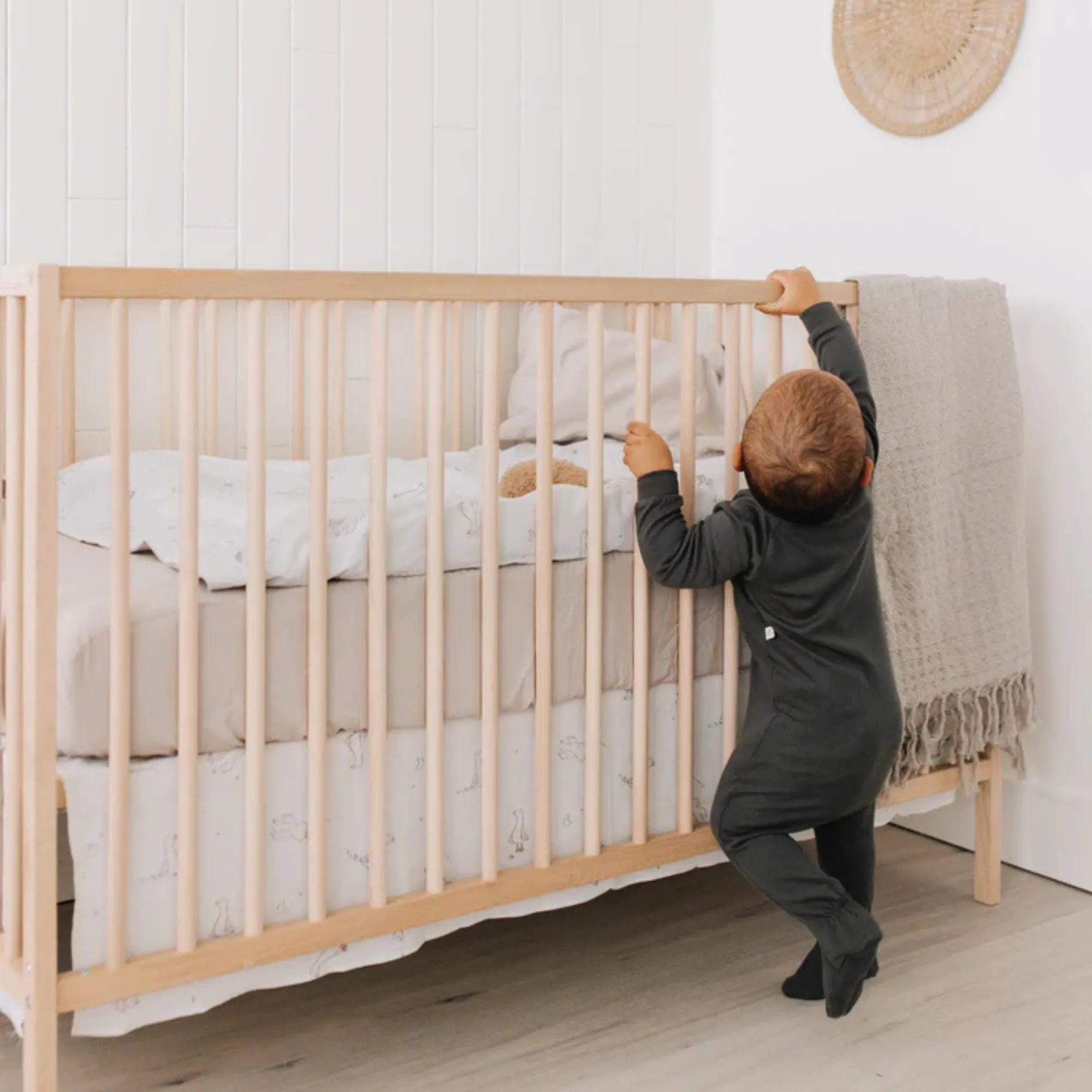 PERLIMPINPIN Crib Bed Skirt - Goose